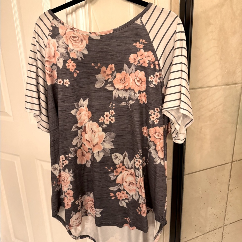 Size 3x floral grey casual top